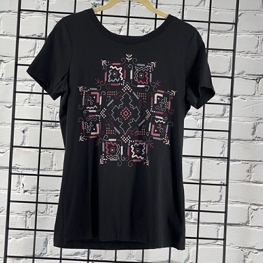 Brand new cute Saturday Market tee S
